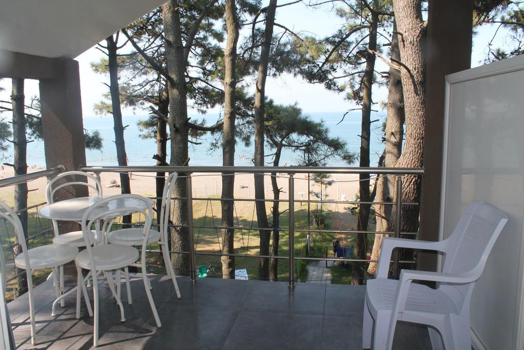 Hotel Mana-Mana Grigoleti Esterno foto